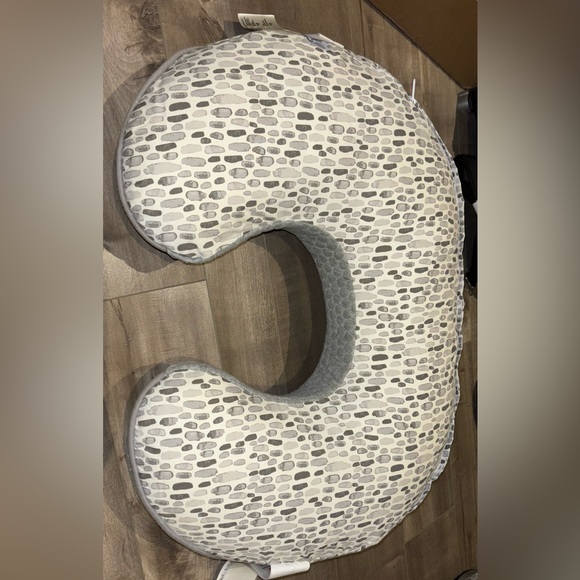 Boppy Luxe Nursing & Infant Support Pillow (Pre-loved) - Picture 3 of 13